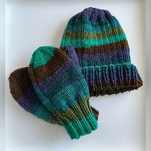 Hand Knit 🧶 Hat & Mittens Set